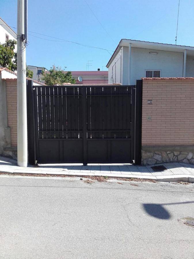 Location de vacances pour 4 personnes, avec vue ainsi que jardin et terrasse à Manfredonia - 2