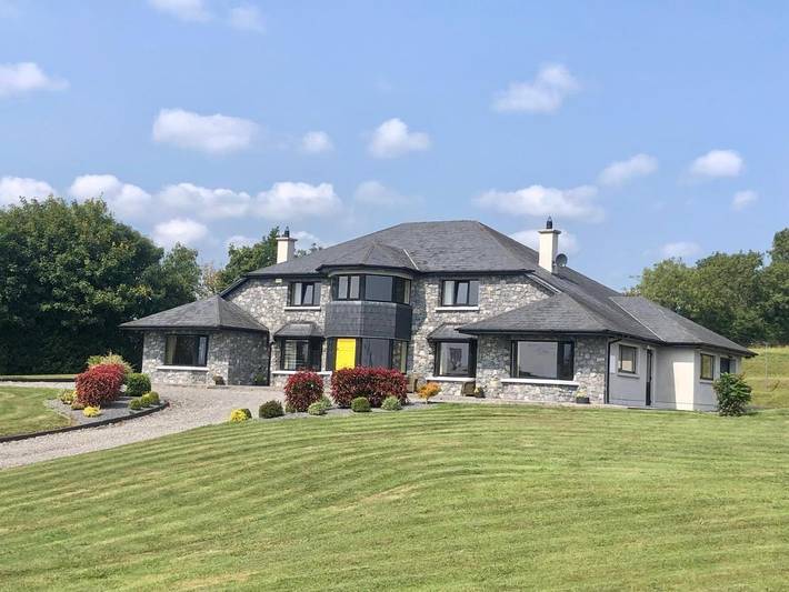 Gîte pour 2 personnes, avec jacuzzi et jardin à Fermoy