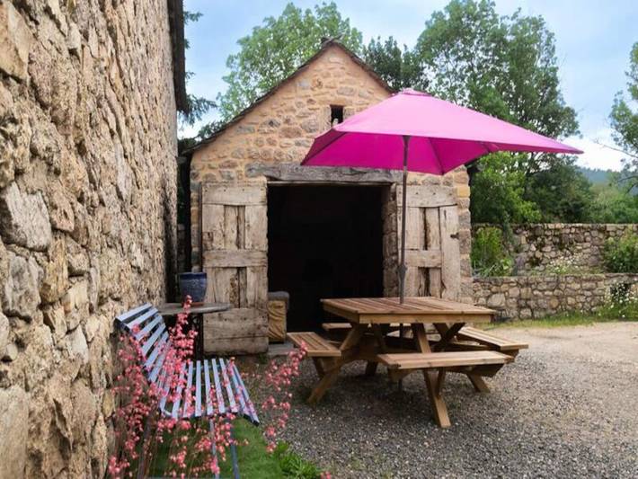 Gîte pour 6 personnes, avec terrasse ainsi que piscine et jardin, animaux acceptés à Saint-Étienne-du-Valdonnez - 4