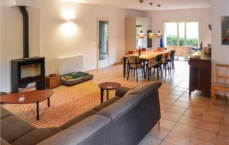Gemütliche Berliner Wohnung | Parkplatz, TV, Garten, Pool & Internet in Berlou, Béziers und Umgebung