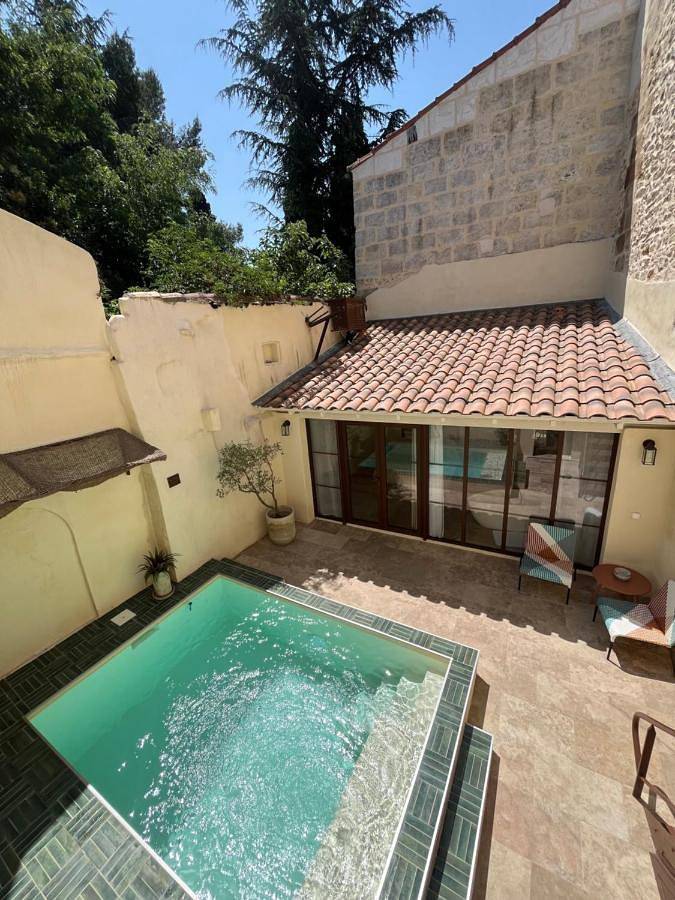 Location de vacances pour 2 personnes, avec piscine et terrasse à Vallabrègues - 3