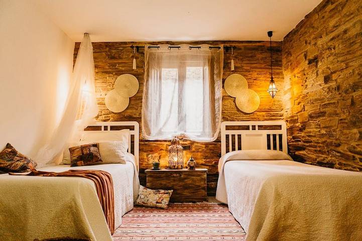 Casa con jardín y barbacoa en Samos, a pie del Camino de Santiago. 8 plazas in Samos (Lugo), Reserva da Biosfera Ribeira Sacra e Serras do Oribio e Courel