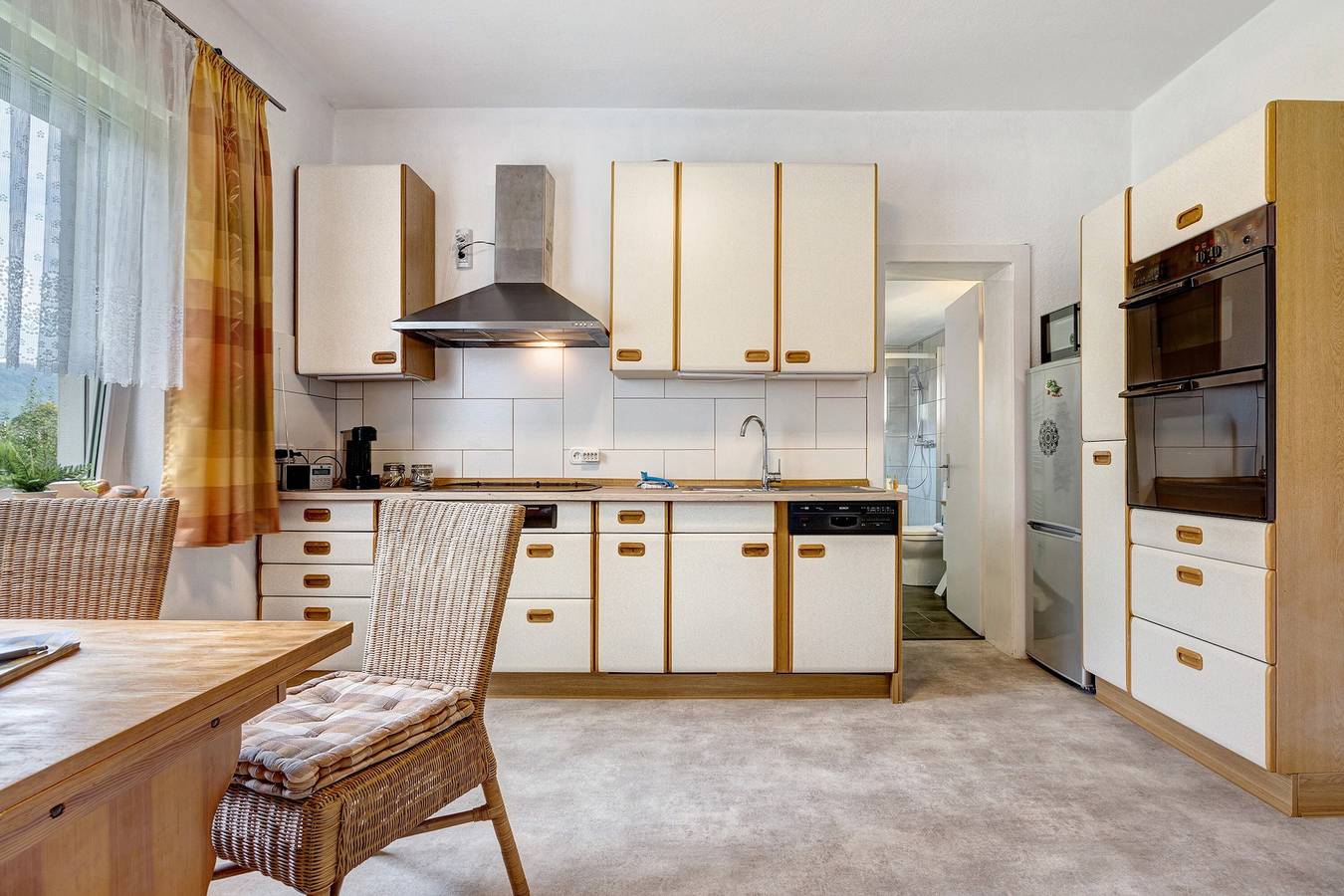 Ganze Wohnung, Ferienwohnung 'Am Weserradweg' mit gemeinsamer Terrasse, privatem Garten und Wi-Fi in Porta Westfalica, Wiehengebirge
