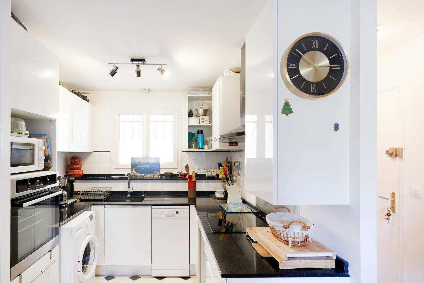 Appartement entier, Appartement "Urrugne" avec vue sur les montagnes, terrasse privée et Wi-Fi in Urrugne, Région de Bayonne