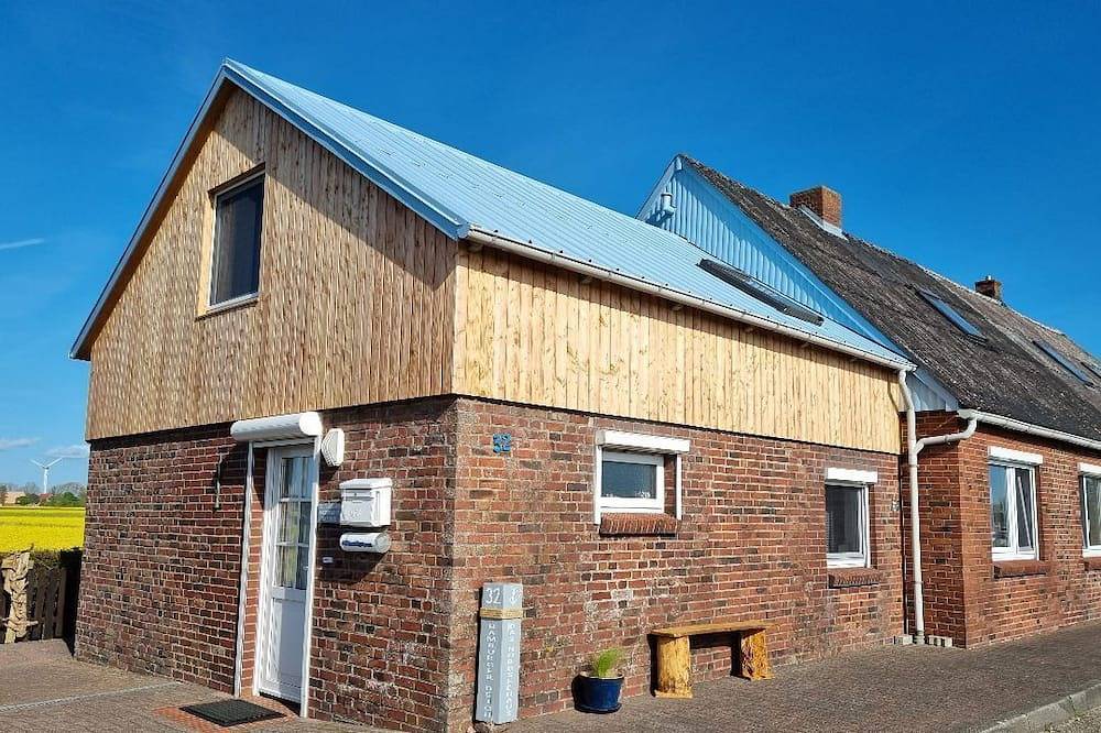 Das Nordseehaus mit Piratennest in Nordstrand (Gemeinde), Nordstrand