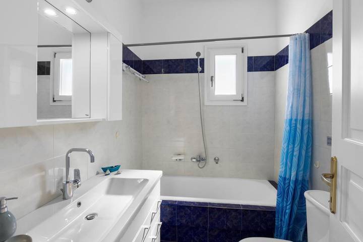 Location de vacances pour 6 personnes, avec vue et jardin dans Píso Livádi - 2