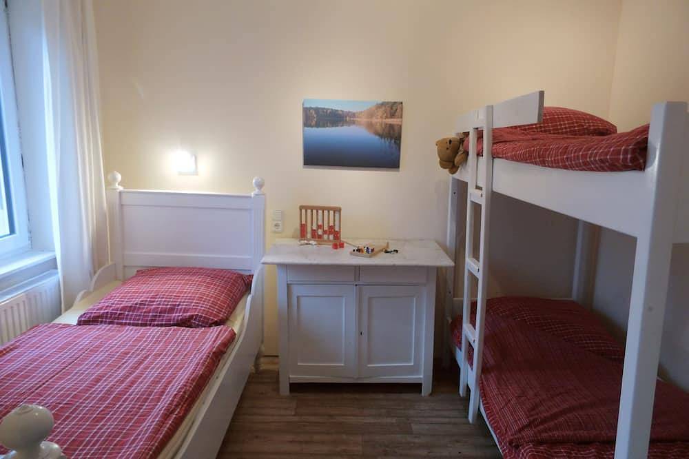 Ganze Wohnung, Ferien am Godendorfer See 300m,Ruderboot, Hund auf Anfrage, Kaminofen,2x Wc,2 Sz in Godendorf, Mecklenburg-Strelitz