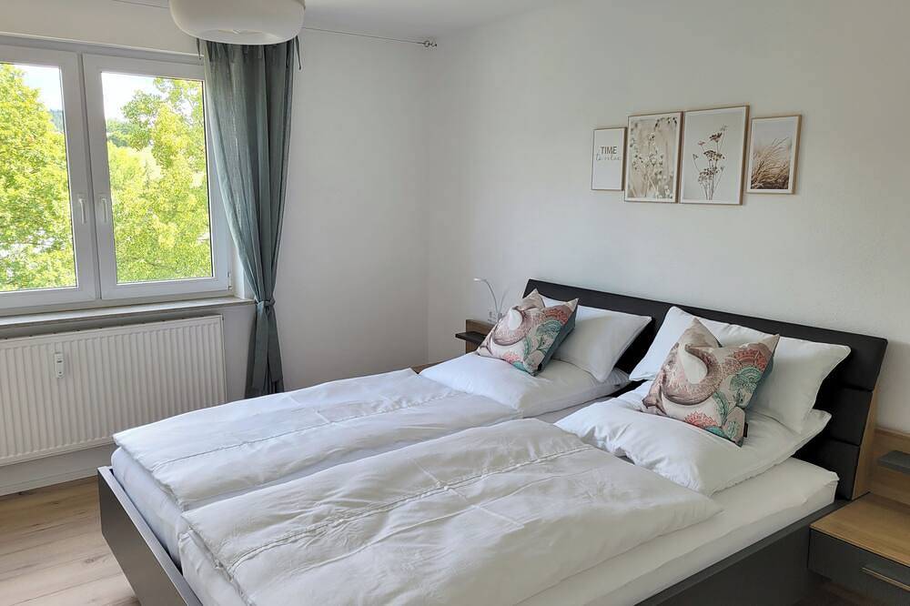 Ganze Wohnung, Stilvolles Wohnen: lichtdurchflutete 3,5-Zimmer Wohnung mit herrlichem Ausblick in Balingen, Neckar-Alb