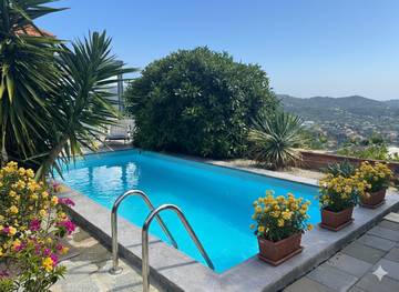 Villa pour 6 personnes, avec piscine et jardin à Imperia