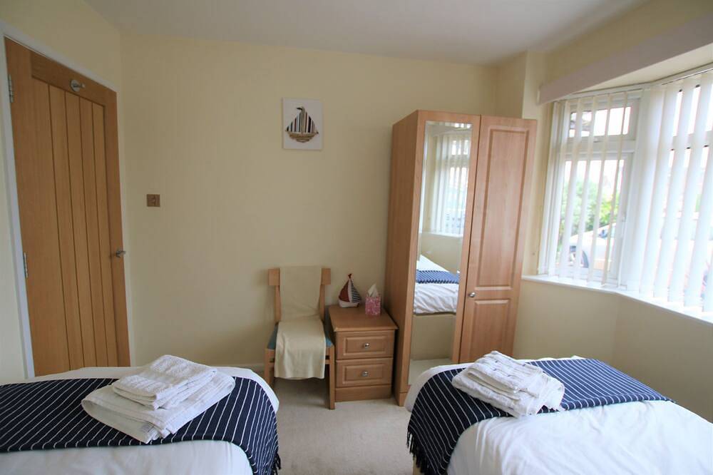 Beach Retreat, centrally located in Mudeford and pet friendly in Mudeford, Christchurch