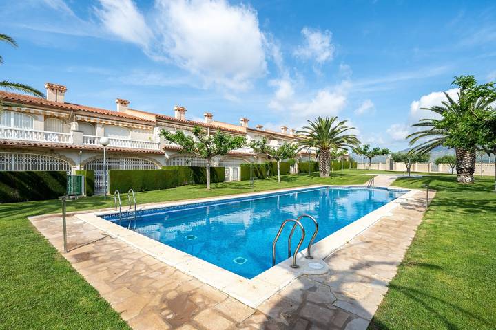 Ferienwohnung für 4 Personen, mit Balkon und Garten sowie Kinderpool in Cala dels Penyals (Miami Playa), Mont-roig del Camp