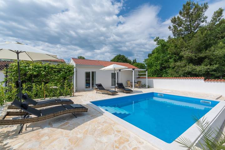 Ferienhaus für 4 Personen, mit Pool und Garten, mit Haustier in Kosinozici