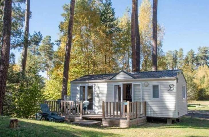Location de vacances pour 4 personnes, avec Terrasse et Piscine à Aydat