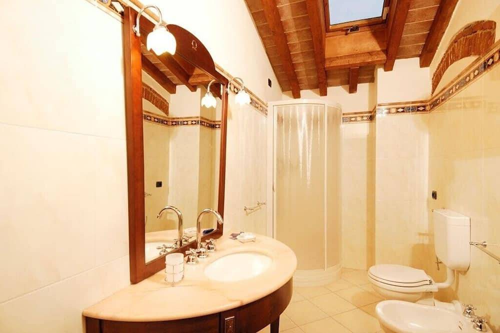 Amazing Villa With Pool 17 Bedrooms And 9 Bathrooms 20-35 People, Near Florence in Vinci, Florence Province