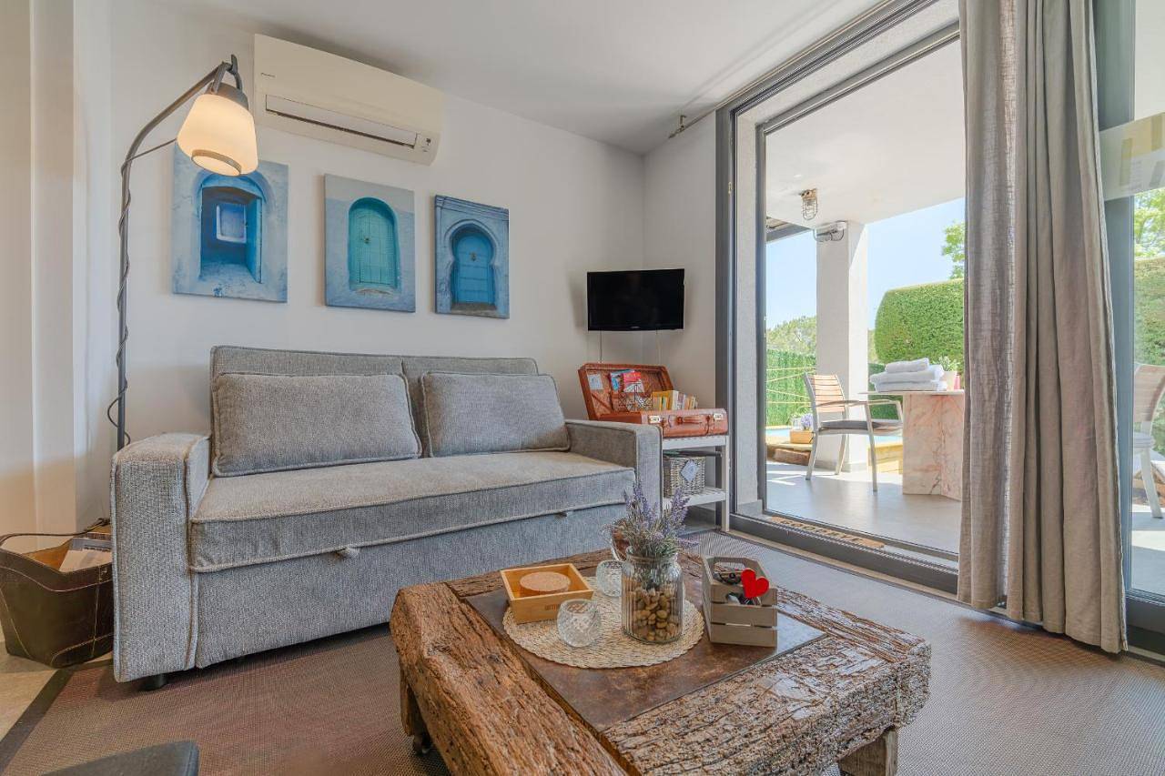 Entire apartment, Apartment with Garden View in Girona, Gironès