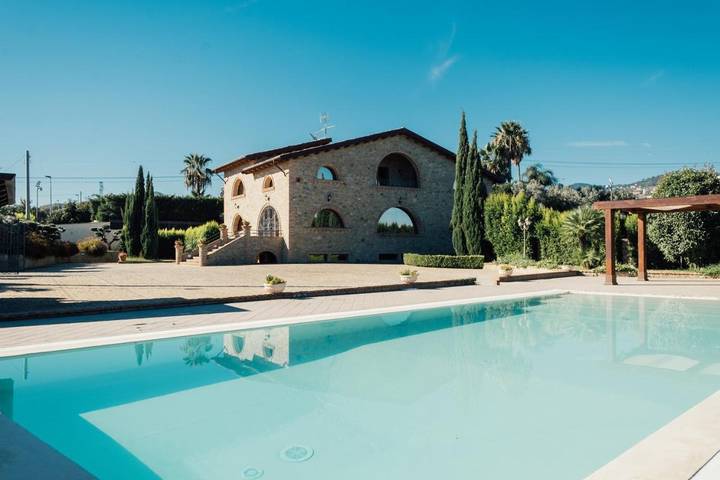 Ferienwohnung für 2 Personen, mit Balkon und Terrasse sowie Garten und Pool in Rossano