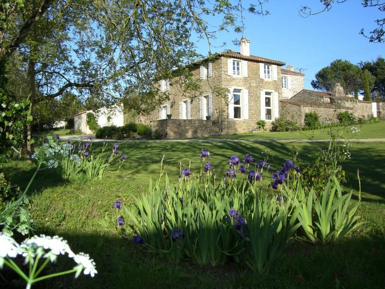 Maison rénovée avec piscine et grand jardin, à 2 km de la Vallée de l'Yon in Le Tablier, Région de La Roche-sur-Yon