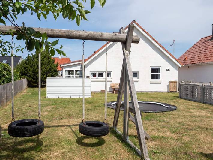 Ferieudlejning for 8 personer, med Sauna i Klitmøller