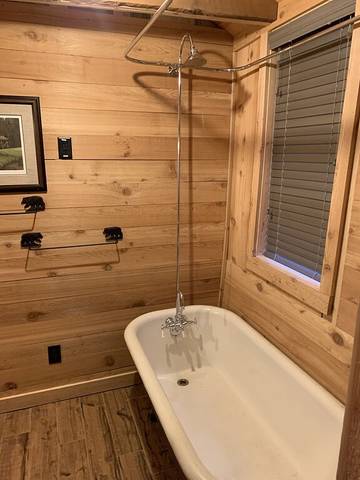 Vacation House for 6 Guests in Blue Ridge Mountains, North Carolina, Picture 1