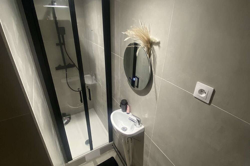 Ganze Wohnung, Cocooning Time: Jacuzzi and Sauna in Épinay-sur-Seine, Seine-Saint-Denis