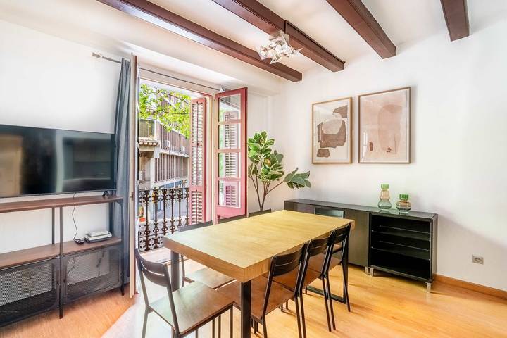 Ganze Wohnung, Pl Universitat Comfortable 3Bd with private patio in Barcelona Zentrum, Barcelona