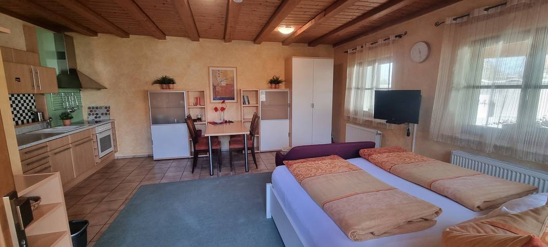 Ferienwohnung für 2 Personen, mit Balkon/Terrasse und Balkon sowie Terrasse in Fränkisches Weinland - 4