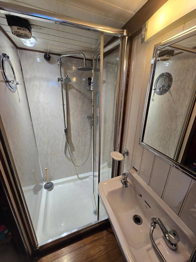 Bateau pour 2 personnes, avec vue et terrasse, animaux acceptés dans le Gard - 3