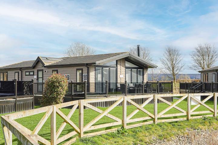 Holiday rental for 6 people, with sauna and garden as well as hot tub, child-friendly in Yorkshire