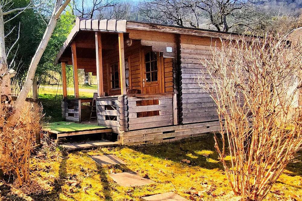 Chalet 12? - pièce unique - sans sanitaires 2 personnes in Ornans, Jura Francais