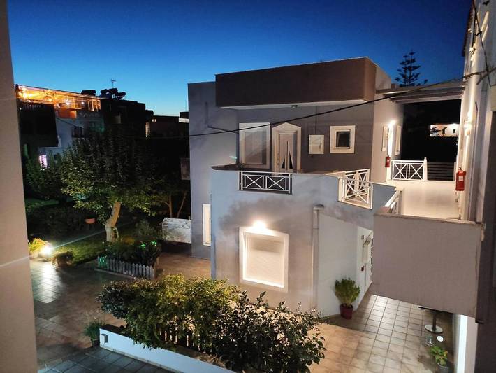 Location de vacances pour 2 personnes, avec jardin ainsi que piscine et balcon dans Georgioupoli - 2