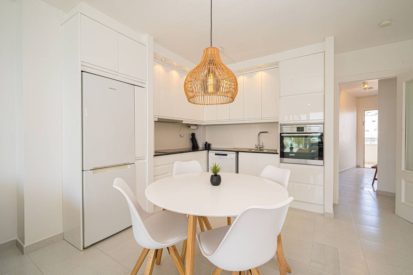 Geheel appartement, Appartement "Costabella Altea" met Uitzicht op de Bergen, Zwembad, Wifi, Tuin & Terras in Platja L'Olla, Altea