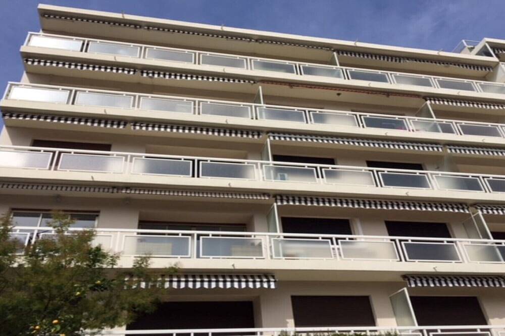 Appartement entier, Beau 3 Pieces Calme Et Lumineux Vue Mer in Antibes, Côte méditerranéenne (France)
