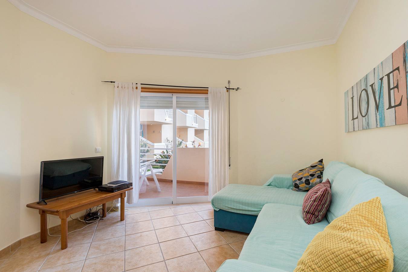 Apartamento entero, Apartamento vacacional 'Amoreira' con piscina compartida, jardín compartido y Wi-Fi in Alvor, Distrito de Faro