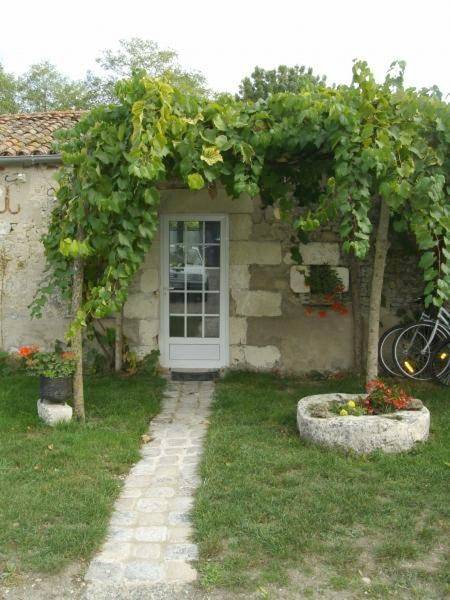 Location de vacances pour 2 personnes, avec jardin dans Yves - 3