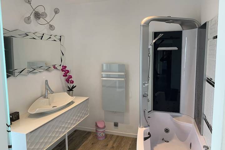 Location de vacances pour 14 personnes, avec balcon ainsi que jacuzzi et jardin dans Plage Kerou - 4