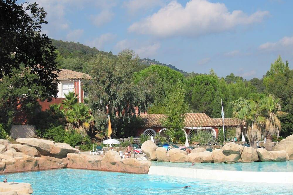 Appartement entier, App 3 pièces , résidence privée 25hect, 4 pers, jardinet privatif, vue mer, in Grimaud, Côte méditerranéenne (France)