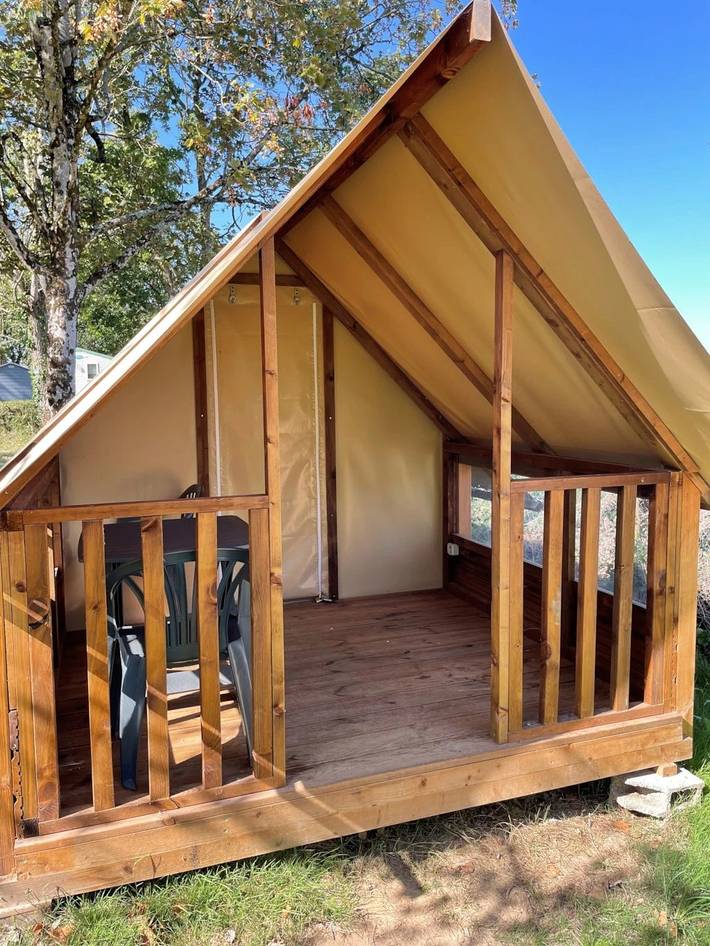 Tente pour 2 personnes, avec bassin pour enfant et jacuzzi ainsi que piscine et sauna en Vendée - 4