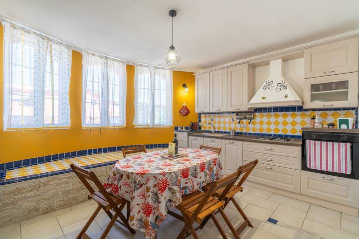 Ferienwohnung für 5 Personen, mit Balkon und Garten auf Sizilien