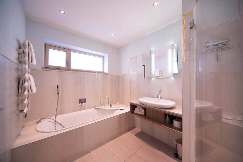 Ganze Wohnung, Atmos, 91 qm Obergeschoss, 2 separate Schlafzimmer, 2 Bäder in Bad Endorf, Chiemsee