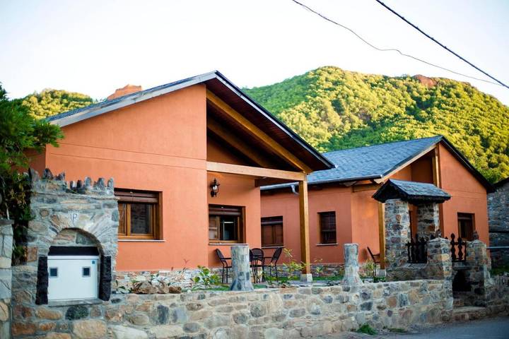 Casa rural para 2 personas, con jardín además de terraza y vistas, Se admiten mascotas en El Bierzo - 3