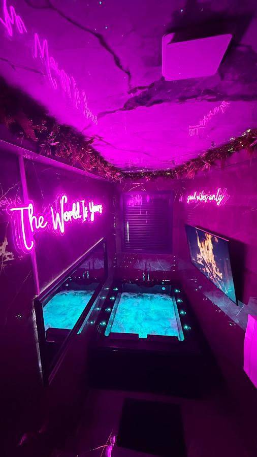 Appartement de vacances pour 2 personnes, avec piscine et jardin ainsi que sauna et jacuzzi