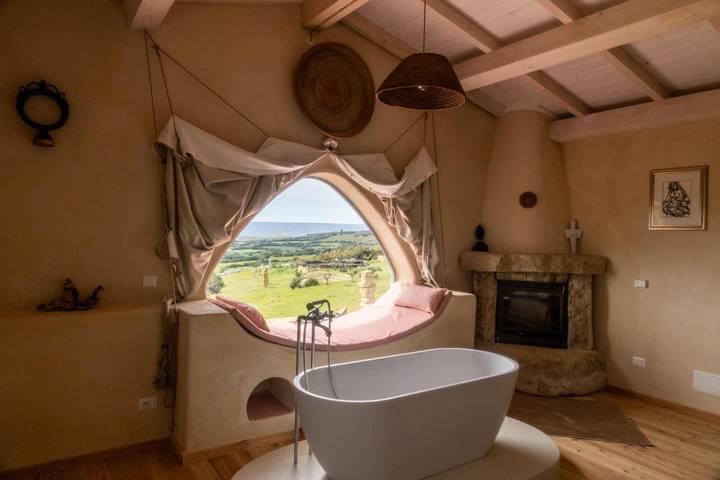 Agriturismo per 4 persone, con panorama e giardino nonché piscina e sauna, con animali domestici in Cagliari e Dintorni