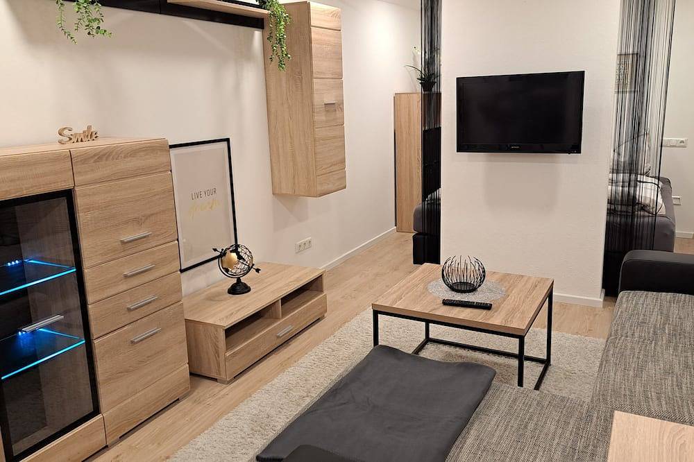 Appartamento intero, Monteurwohnung Inkl. Wlan, Smart-tv, Küche, Waschmaschine, Parkplatz in Roding, Baviera Orientale