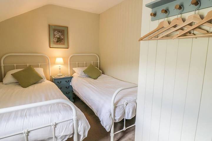 1 Penygroes cosy slate cottage within the Eryri/Snowdonia National Park in Penmachno, Snowdonia