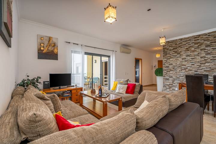 Apartamento inteiro, Apartamento 'Palmeiras De Jv' com piscina partilhada, Wi-Fi e Ar Condicionado in São Sebastião, São Gonçalo de Lagos