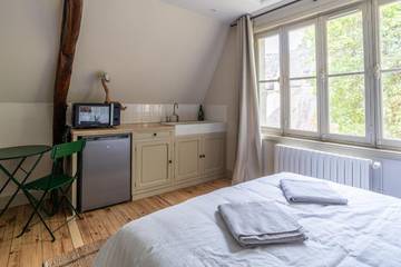 Gîte pour 2 personnes, avec terrasse et jardin à Gennes