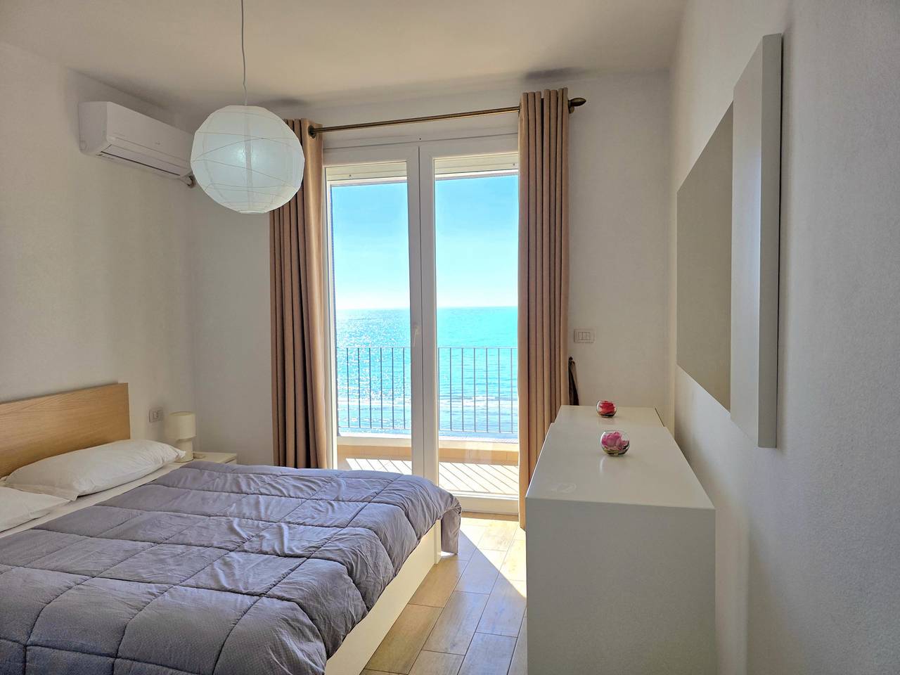 Geheel appartement, Vakantieappartement voor 4 personen met balkon in Durrës (stad), Albanië