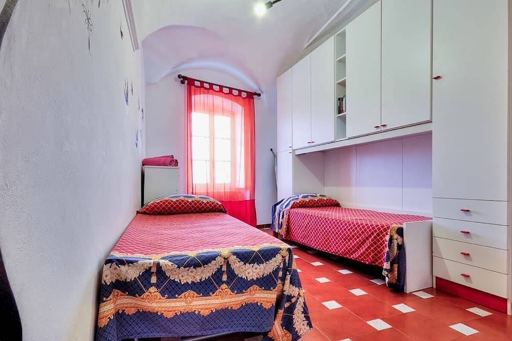 Typical Ligurian home with 90-square-meter terrace Citra 008022-lt-0045 in Civezza, Riviera di Ponente