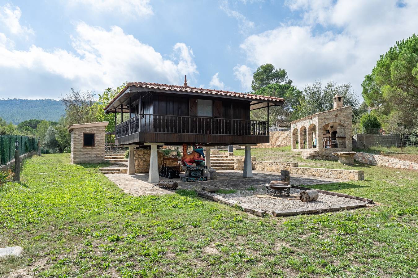 Casa de vacaciones "Horrio" con vistas a la montaña, piscina compartida y Wi-Fi in Querol, Alto Campo
