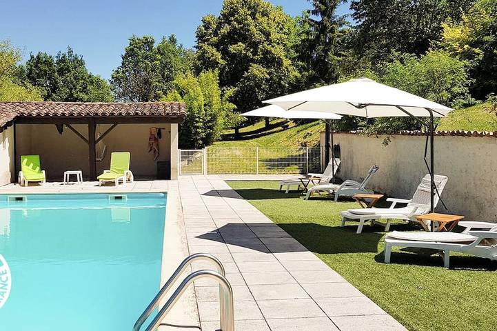 Location de vacances pour 7 personnes, avec jardin à La Ballade de Pern